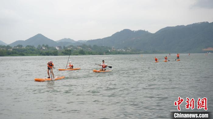 2023绿水青山中国休闲运动挑战赛在平乐开赛，首