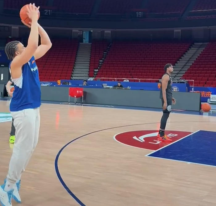 上海队全力备战广东队常规赛 内线优势成关键胜