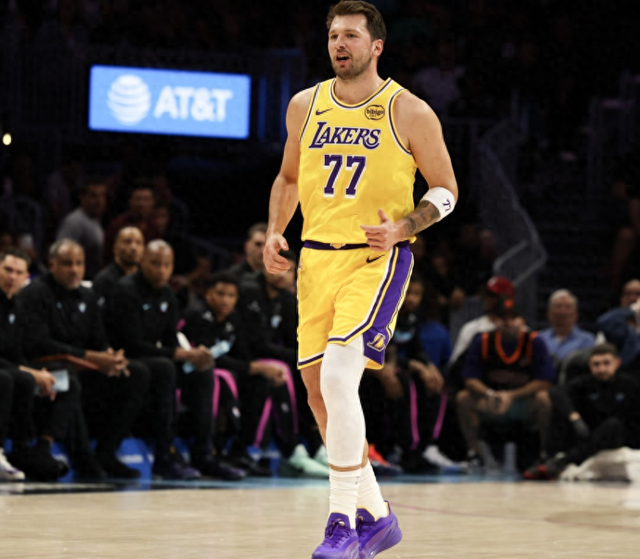 东契奇狂砍43分创21世纪纪录 湖人客场力克步行者