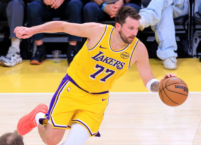 东契奇狂砍43分创21世纪纪录 湖人客场力克步行者