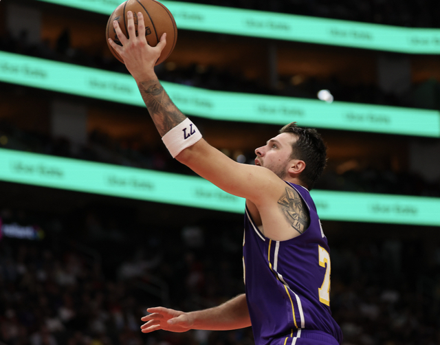 东契奇狂砍43分创21世纪纪录 湖人客场力克步行者