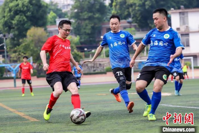 穗港青年足球友谊赛落幕 香港海珠队夺冠