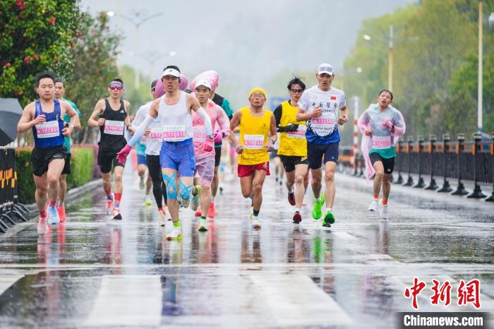 近万名跑者齐聚黄庭坚故里，竞逐2025修水半程马