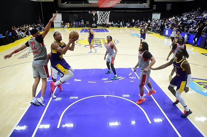 南湾湖人力克毒蛇晋级西部决赛 巴夫金表现低迷