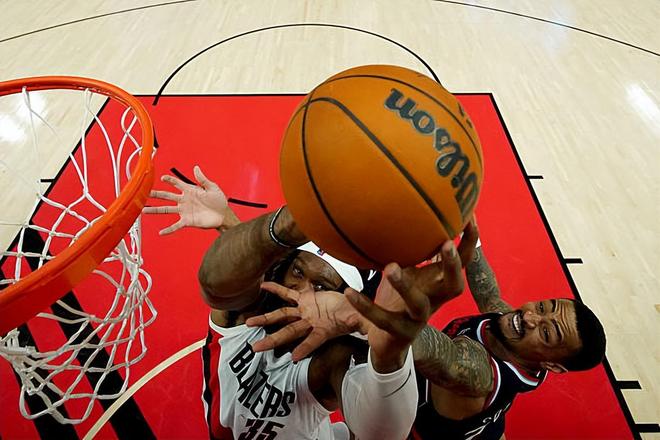 开拓者力克快船威廉姆斯两双助球队登顶西部第